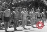 Standbild Underwater Training Nassau Bahamas, 1945, aus Sekunde 44 historischem Filmmaterial Videoclip 65675059243