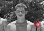 Standbild Underwater Training Nassau Bahamas, 1945, aus Sekunde 48 historischem Filmmaterial Videoclip 65675059243