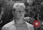 Standbild Underwater Training Nassau Bahamas, 1945, aus Sekunde 54 historischem Filmmaterial Videoclip 65675059243