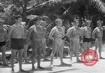 Standbild Underwater Training Nassau Bahamas, 1945, aus Sekunde 58 historischem Filmmaterial Videoclip 65675059243