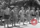 Standbild Underwater Training Nassau Bahamas, 1945, aus Sekunde 60 historischem Filmmaterial Videoclip 65675059243