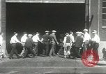 Standbild factory Jobs während der Großen Depression United States USA, 1932, aus Sekunde 15 historischem Filmmaterial Videoclip 65675059265