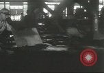Standbild factory Jobs während der Großen Depression United States USA, 1932, aus Sekunde 33 historischem Filmmaterial Videoclip 65675059265