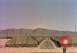 Image Shot chien au Camp Desert Rock pendant des exercices de roche du désert Las Vegas Nevada USA, 1952, de la seconde 4 séquences d'archives historiques vidéo 65675059270