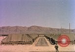 Image Shot chien au Camp Desert Rock pendant des exercices de roche du désert Las Vegas Nevada USA, 1952, de la seconde 35 séquences d'archives historiques vidéo 65675059270