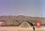 Image Shot chien au Camp Desert Rock pendant des exercices de roche du désert Las Vegas Nevada USA, 1952, de la seconde 50 séquences d'archives historiques vidéo 65675059270