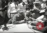 Standbild Atombombe test Briefing drücken Las Vegas Nevada USA, 1952, aus Sekunde 58 historischem Filmmaterial Videoclip 65675059278
