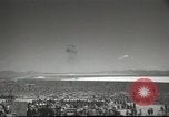 Standbild Atombombe Rauchpilz Las Vegas Nevada USA, 1952, aus Sekunde 28 historischem Filmmaterial Videoclip 65675059279