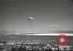 Standbild Atombombe Rauchpilz Las Vegas Nevada USA, 1952, aus Sekunde 40 historischem Filmmaterial Videoclip 65675059279