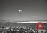 Standbild Atombombe Rauchpilz Las Vegas Nevada USA, 1952, aus Sekunde 44 historischem Filmmaterial Videoclip 65675059279