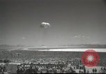 Standbild Atombombe Rauchpilz Las Vegas Nevada USA, 1952, aus Sekunde 45 historischem Filmmaterial Videoclip 65675059279