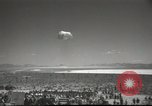 Standbild Atombombe Rauchpilz Las Vegas Nevada USA, 1952, aus Sekunde 46 historischem Filmmaterial Videoclip 65675059279