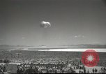 Standbild Atombombe Rauchpilz Las Vegas Nevada USA, 1952, aus Sekunde 47 historischem Filmmaterial Videoclip 65675059279