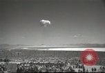 Standbild Atombombe Rauchpilz Las Vegas Nevada USA, 1952, aus Sekunde 50 historischem Filmmaterial Videoclip 65675059279