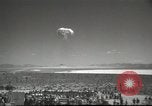 Standbild Atombombe Rauchpilz Las Vegas Nevada USA, 1952, aus Sekunde 52 historischem Filmmaterial Videoclip 65675059279