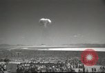 Standbild Atombombe Rauchpilz Las Vegas Nevada USA, 1952, aus Sekunde 54 historischem Filmmaterial Videoclip 65675059279