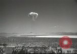 Standbild Atombombe Rauchpilz Las Vegas Nevada USA, 1952, aus Sekunde 59 historischem Filmmaterial Videoclip 65675059279