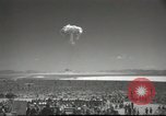 Standbild Atombombe Rauchpilz Las Vegas Nevada USA, 1952, aus Sekunde 61 historischem Filmmaterial Videoclip 65675059279