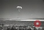 Standbild Atombombe Rauchpilz Las Vegas Nevada USA, 1952, aus Sekunde 62 historischem Filmmaterial Videoclip 65675059279