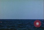 Standbild deutsche U-Boot Besatzung Atlantik, 1944, aus Sekunde 26 historischem Filmmaterial Videoclip 65675059328
