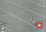 Standbild College-Football-Spiel New York United States USA, 1941, aus Sekunde 20 historischem Filmmaterial Videoclip 65675059334