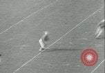 Standbild College-Football-Spiel New York United States USA, 1941, aus Sekunde 24 historischem Filmmaterial Videoclip 65675059334