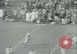 Standbild College-Football-Spiel New York United States USA, 1941, aus Sekunde 28 historischem Filmmaterial Videoclip 65675059334