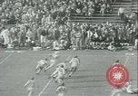 Standbild College-Football-Spiel New York United States USA, 1941, aus Sekunde 29 historischem Filmmaterial Videoclip 65675059334