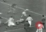 Standbild College-Football-Spiel New York United States USA, 1941, aus Sekunde 50 historischem Filmmaterial Videoclip 65675059334