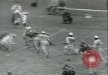 Standbild Football Game Baltimore Maryland USA, 1941, aus Sekunde 10 historischem Filmmaterial Videoclip 65675059335