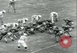 Standbild Football Game Baltimore Maryland USA, 1941, aus Sekunde 14 historischem Filmmaterial Videoclip 65675059335