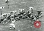 Standbild Football Game Baltimore Maryland USA, 1941, aus Sekunde 15 historischem Filmmaterial Videoclip 65675059335