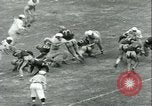 Standbild Football Game Baltimore Maryland USA, 1941, aus Sekunde 16 historischem Filmmaterial Videoclip 65675059335