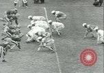 Standbild Football Game Baltimore Maryland USA, 1941, aus Sekunde 25 historischem Filmmaterial Videoclip 65675059335