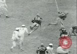 Standbild Football Game Baltimore Maryland USA, 1941, aus Sekunde 32 historischem Filmmaterial Videoclip 65675059335