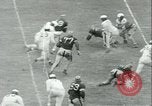 Standbild Football Game Baltimore Maryland USA, 1941, aus Sekunde 33 historischem Filmmaterial Videoclip 65675059335