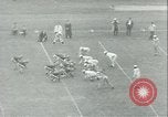 Standbild Football Game Baltimore Maryland USA, 1941, aus Sekunde 36 historischem Filmmaterial Videoclip 65675059335