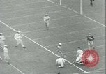Standbild Football Game Baltimore Maryland USA, 1941, aus Sekunde 45 historischem Filmmaterial Videoclip 65675059335