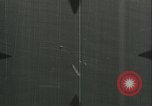 Standbild deutschen U Boot strafed auf See Atlantik, 1944, aus Sekunde 10 historischem Filmmaterial Videoclip 65675059341