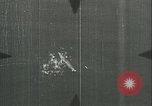 Standbild deutschen U Boot strafed auf See Atlantik, 1944, aus Sekunde 17 historischem Filmmaterial Videoclip 65675059341