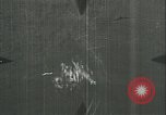 Standbild deutschen U Boot strafed auf See Atlantik, 1944, aus Sekunde 18 historischem Filmmaterial Videoclip 65675059341