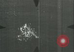 Standbild deutschen U Boot strafed auf See Atlantik, 1944, aus Sekunde 19 historischem Filmmaterial Videoclip 65675059341