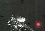 Standbild deutschen U Boot strafed auf See Atlantik, 1944, aus Sekunde 23 historischem Filmmaterial Videoclip 65675059341
