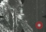 Standbild deutschen U Boot strafed auf See Atlantik, 1944, aus Sekunde 26 historischem Filmmaterial Videoclip 65675059341