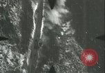 Standbild deutschen U Boot strafed auf See Atlantik, 1944, aus Sekunde 27 historischem Filmmaterial Videoclip 65675059341