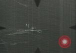 Standbild deutschen U Boot strafed auf See Atlantik, 1944, aus Sekunde 35 historischem Filmmaterial Videoclip 65675059341