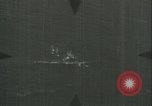 Standbild deutschen U Boot strafed auf See Atlantik, 1944, aus Sekunde 36 historischem Filmmaterial Videoclip 65675059341
