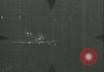 Standbild deutschen U Boot strafed auf See Atlantik, 1944, aus Sekunde 37 historischem Filmmaterial Videoclip 65675059341