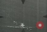 Standbild deutschen U Boot strafed auf See Atlantik, 1944, aus Sekunde 39 historischem Filmmaterial Videoclip 65675059341