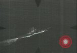 Standbild deutschen U Boot strafed auf See Atlantik, 1944, aus Sekunde 44 historischem Filmmaterial Videoclip 65675059341